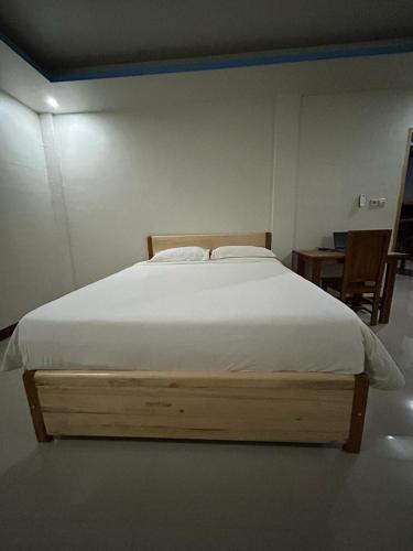 Katil atau katil-katil dalam bilik di FOUR-G Home Stay & Komodo Tour