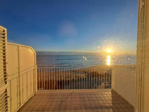 a balcony with a view of the ocean at Attico fronte mare in Martinsicuro