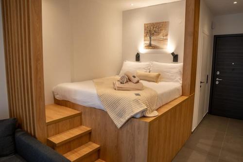 Thessalonian Suite I - 2 Steps from White Tower