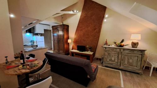 Dapur atau dapur kecil di COSY STUDIO-LOFT climatisé