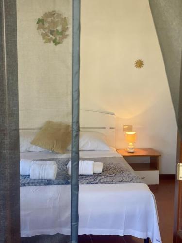 a bedroom with a bed with two towels at Casa Emma in Favignana