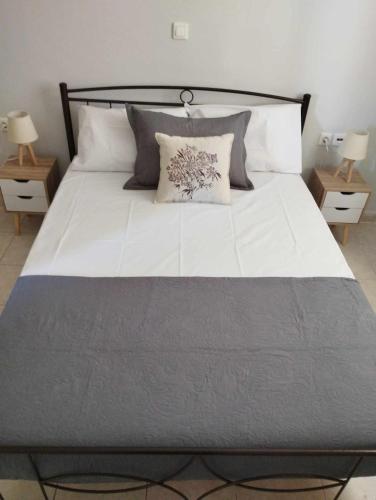 a bedroom with a large bed with two night stands at Atsoupi Home in Ratzaklíon