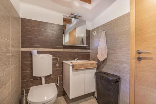 Ένα μπάνιο στο House Of Nature With Sauna And Tents - Happy Rentals
