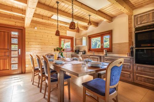 Φωτογραφία από το άλμπουμ του House Of Nature With Sauna And Tents - Happy Rentals σε Planina pri Sevnici