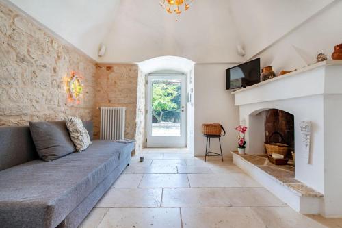A seating area at Trullo Fedele Grande125 - Happy Rentals