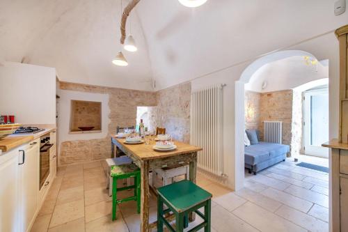 A kitchen or kitchenette at Trullo Fedele Grande125 - Happy Rentals