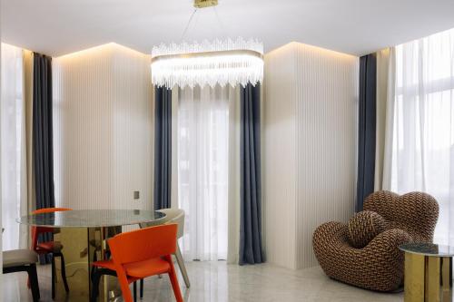 Χώρος καθιστικού στο Design Hotel "Mamu Apartment" with kitchen and mountain views