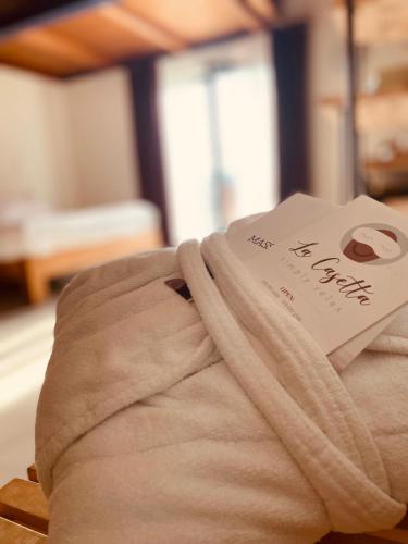 a towel with a sign on it sitting on a table at Agriturismo Il Cucchiaio di Legno in Orta San Giulio