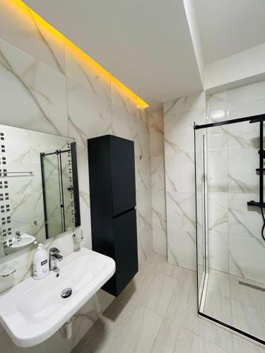 Koupelna v ubytování Picasso Apartment Tirana
