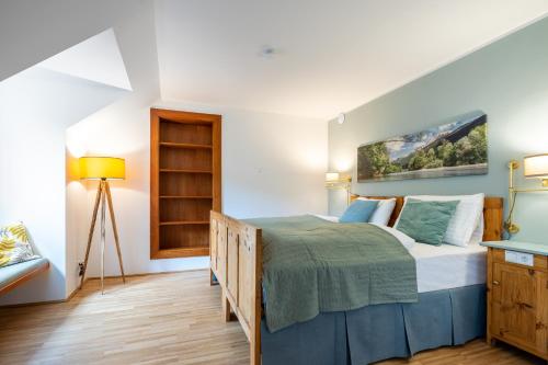 a bedroom with a bed and a desk in a room at Apartment Sonnleitner in Kötschach