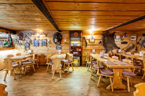 Εστιατόριο ή άλλο μέρος για φαγητό στο Country Saloon