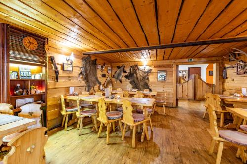 Εστιατόριο ή άλλο μέρος για φαγητό στο Country Saloon