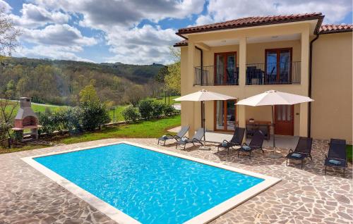 Πισίνα στο ή κοντά στο Lovely Home In Podpican With Wifi