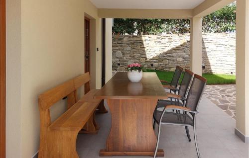 Χώρος καθιστικού στο Lovely Home In Podpican With Wifi