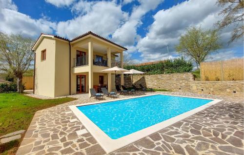 Πισίνα στο ή κοντά στο Lovely Home In Podpican With Wifi