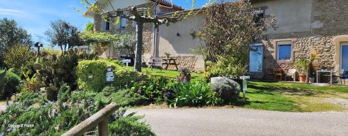 a house with a garden in front of it at Les Figuets in Châteauneuf-de-Galaure