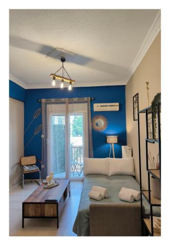Ένα ή περισσότερα κρεβάτια σε δωμάτιο στο August Moon Apartment