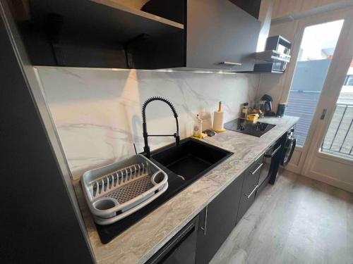 a kitchen counter with a sink and a sink at Superbe Appart+Parking PAU- Place Verdun in Pau