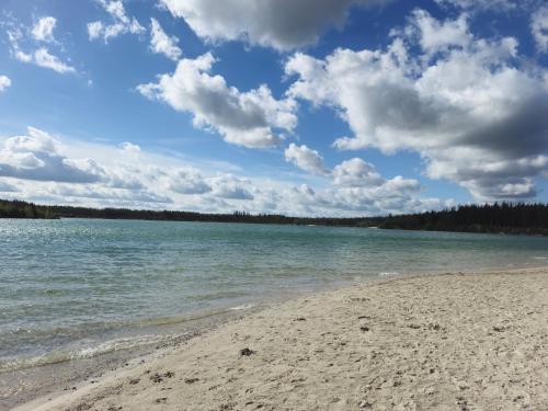 a beach with the water and clouds in the sky at Chalet 'De Bosrand' in Anloo
