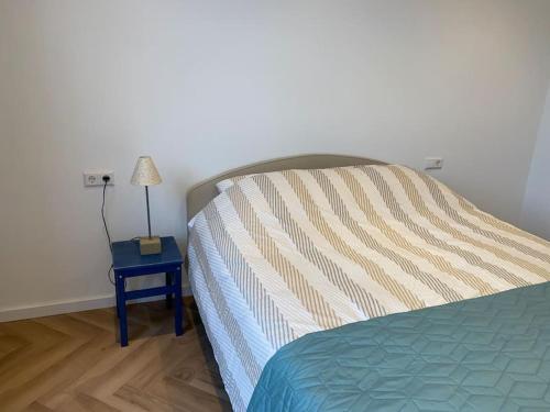 Een bed of bedden in een kamer bij Apartement City Center Gouda: View Deluxe