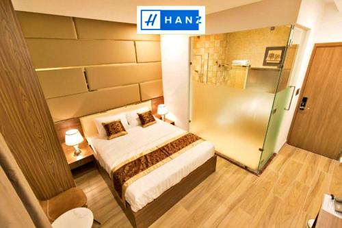 a bedroom with a bed and a sign that says hammer at HANZ MyMy Hotel in Ho Chi Minh City