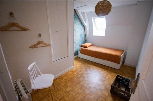 a small room with a bed and a chair at Maisonbroca in Bourges