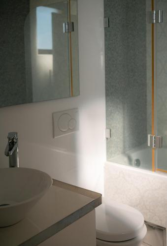 Bilik mandi di Villa Tivat Bay View