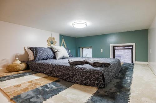 a bedroom with a bed and green walls at Ultimate Urban living at Centrally Located Lofts in New York