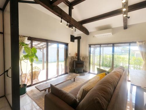 Posezení v ubytování Onjuku海岸Hana House Private Villa 1 minutes from the beach