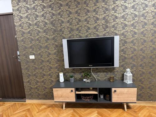 En tv och/eller ett underhållningssystem på Mureșenilor Central Residence