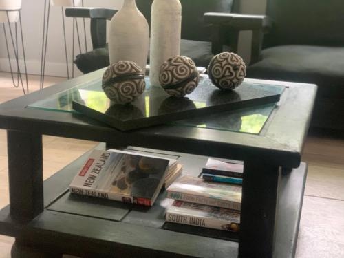 a glass coffee table with three wooden balls on it at CASA MORITA in Tandil