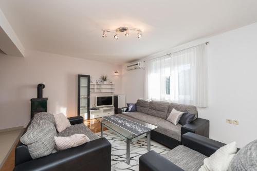 Family Friendly Pool House Ana near Zadar - Happy Rentals