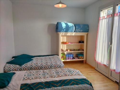 Ένα ή περισσότερα κρεβάτια σε δωμάτιο στο Petite maison, le charme de l'ancien