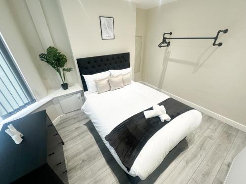 4 Bedroom, Sleeps 8, Free Parking, 5 mins from LFC, 15 Mins City Centre photo 10