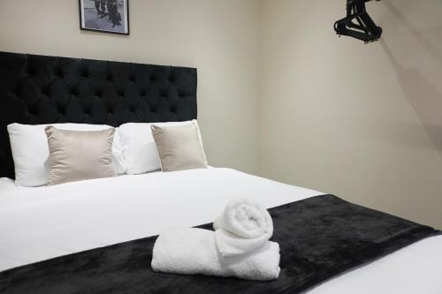 4 Bedroom, Sleeps 8, Free Parking, 5 mins from LFC, 15 Mins City Centre photo 16