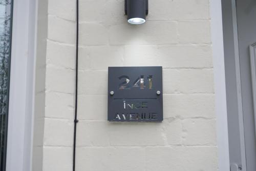 4 Bedroom, Sleeps 8, Free Parking, 5 mins from LFC, 15 Mins City Centre photo 21