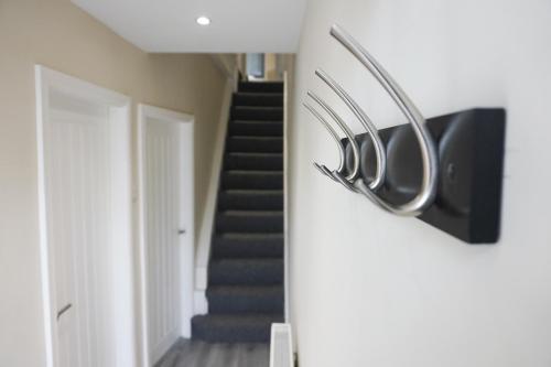 4 Bedroom, Sleeps 8, Free Parking, 5 mins from LFC, 15 Mins City Centre photo 32
