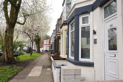 4 Bedroom, Sleeps 8, Free Parking, 5 mins from LFC, 15 Mins City Centre photo 52
