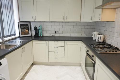 4 Bedroom, Sleeps 8, Free Parking, 5 mins from LFC, 15 Mins City Centre photo 55