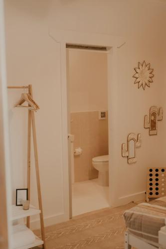 Un baño de Misty Mountain Manor