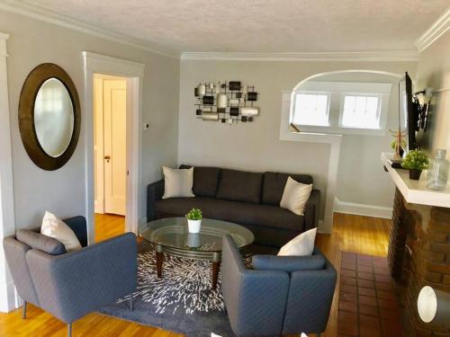 Photo de la galerie de l'établissement The House Hotels - Thoreau #3 - Centrally Located in Lakewood - 10 Minutes to Downtown Attractions, à Lakewood