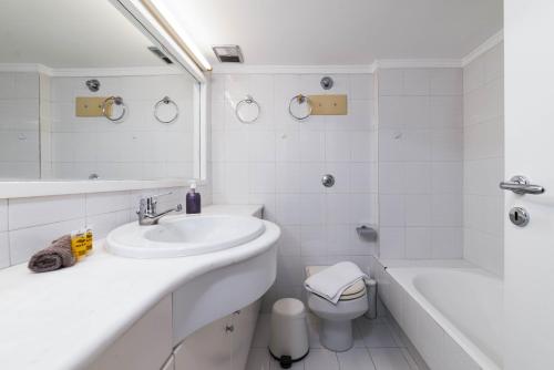 Koupelna v ubytování Spacious Nest 2bd apartment next to Acropolis