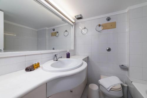 Spacious Nest 2bd apartment next to Acropolis