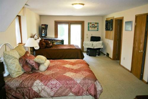 Postel nebo postele na pokoji v ubytování Marti's Place on the Lakes