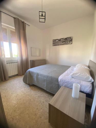 a bedroom with a bed and a coffee table at Reversal apartment in Santa Marinella