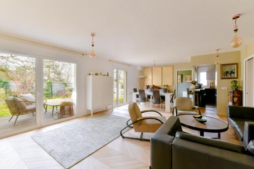 EXIGEHOME-Comme une maison avec jardin et parking privé