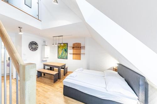 Penthouse Suites by JR City Apartments