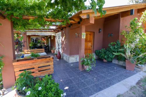 an outdoor patio with plants and a building at El Refugio in Ciudad Lujan de Cuyo