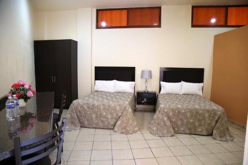 Postel nebo postele na pokoji v ubytování Hotel Plaza Bernal