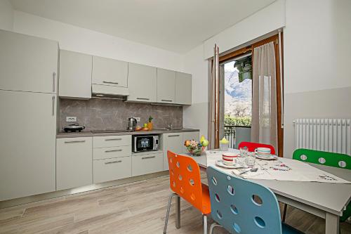 Virtuvė arba virtuvėlė apgyvendinimo įstaigoje Bella Arco Apartment - Happy Rentals